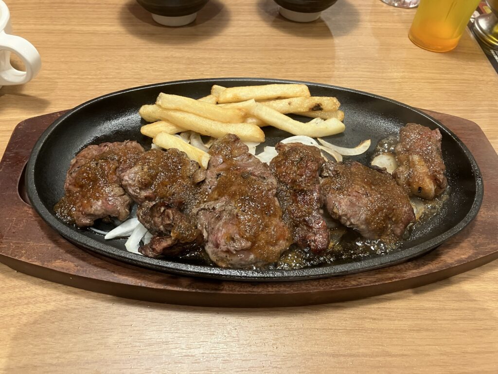 ブロッコリービリーのカットステーキ。