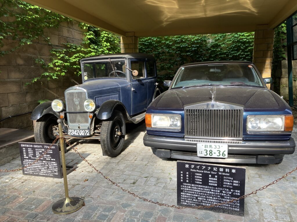 ロックハート城のクラシックカー。故ダイアナ姫が乗ったロールスロイス。